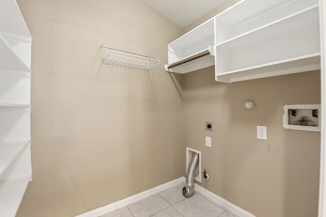 Building Photo - 1502 Stonehedge Bend Dr