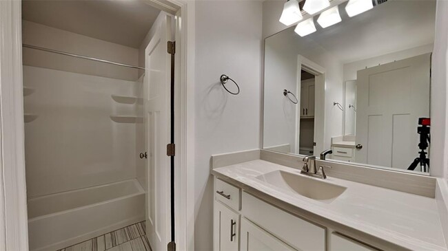 Building Photo - 457 Compass Dr