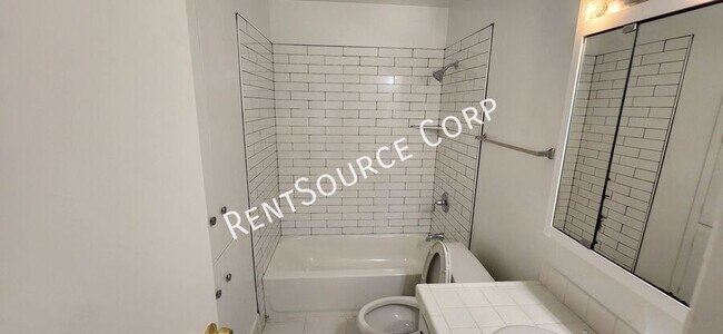 Building Photo - 1359 Springfield St