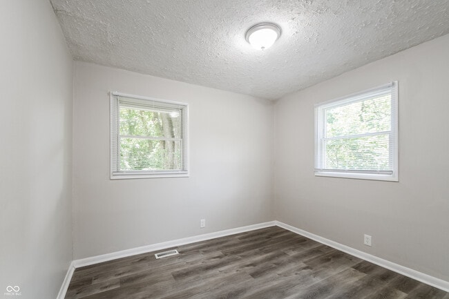 Building Photo - 2203 E 67th St