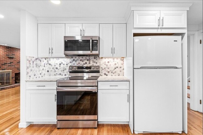 Building Photo - 253 Linden St