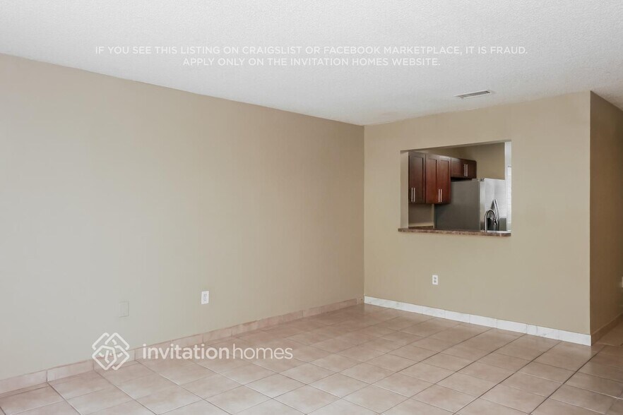 Building Photo - 9489 Palm Cir N