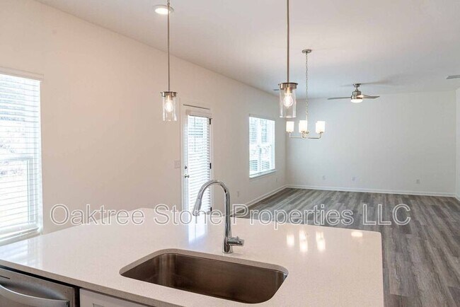 Building Photo - 3378 Skyland Dr