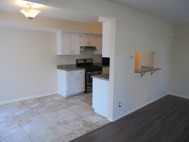 Building Photo - 302 Teak Ln