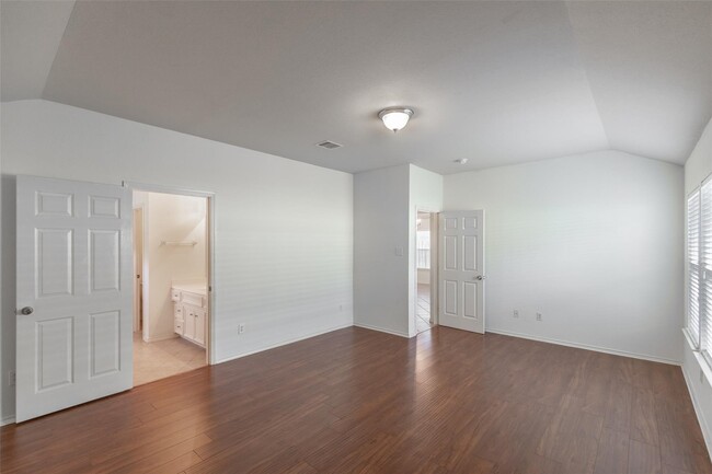 Building Photo - 11712 Logan Ridge Dr