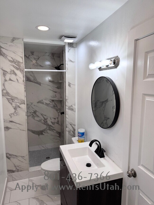 Building Photo - Provo Townhome