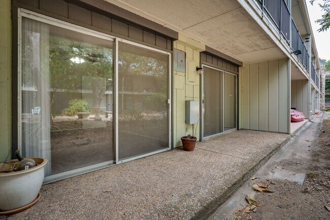 Building Photo - K505 - Riverwalk #155