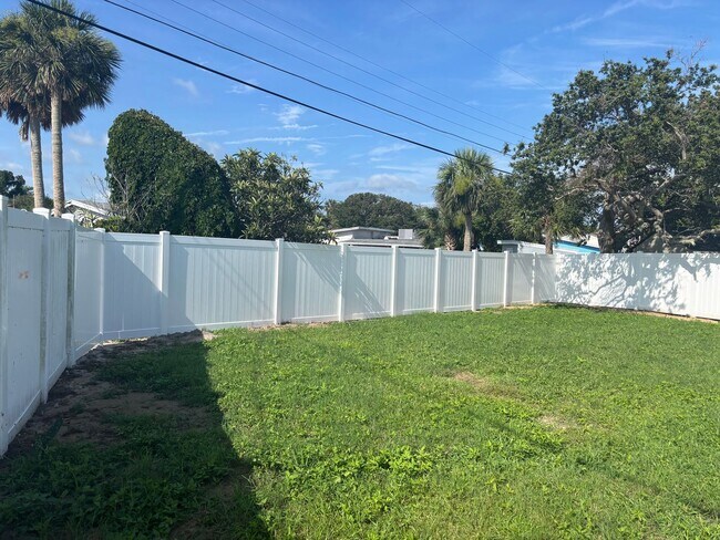 Building Photo - 60 River Dr