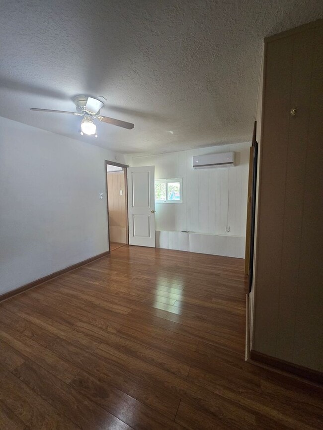 Building Photo - 404 E Hopi St