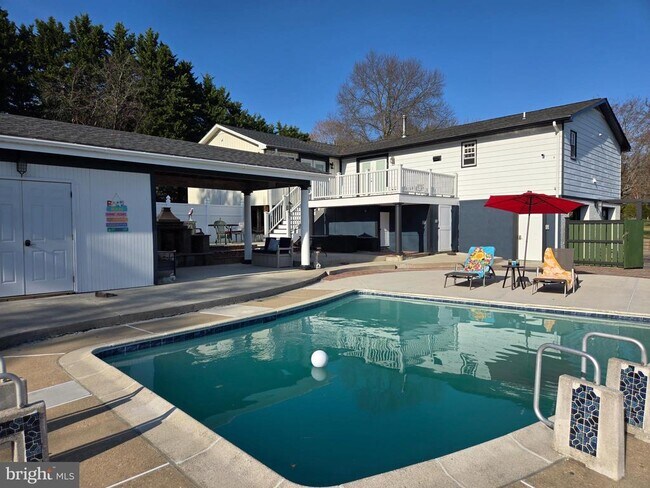 Building Photo - 3300 Mt Airy Ct