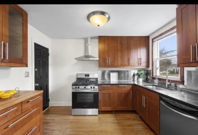Building Photo - 244 Judwin Ave