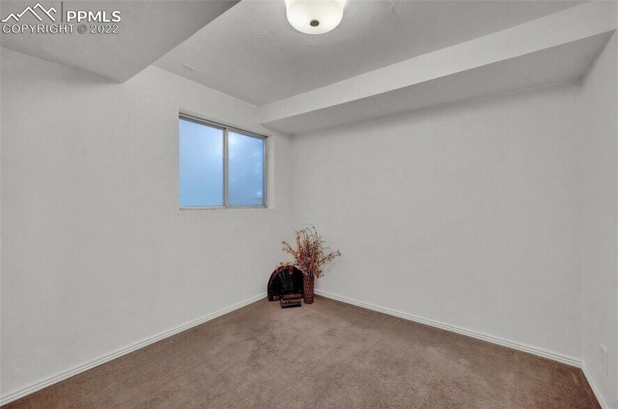 Building Photo - 3467 Queen Anne Way