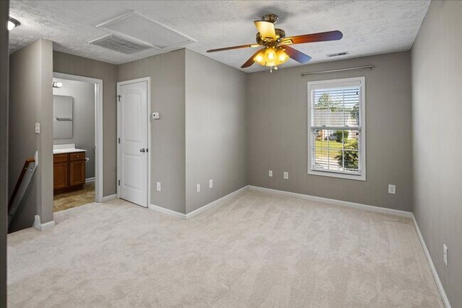 Building Photo - 3 Bedroom 2.5 Bath home in Grays Creek