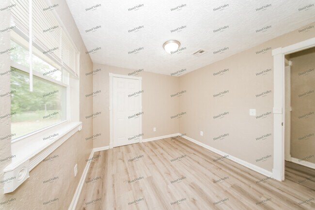 Building Photo - 5025 Brookdale Dr