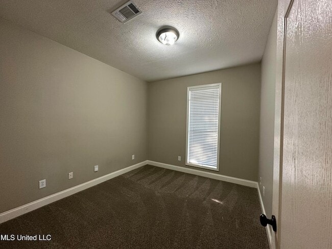Building Photo - 151 Mason Way