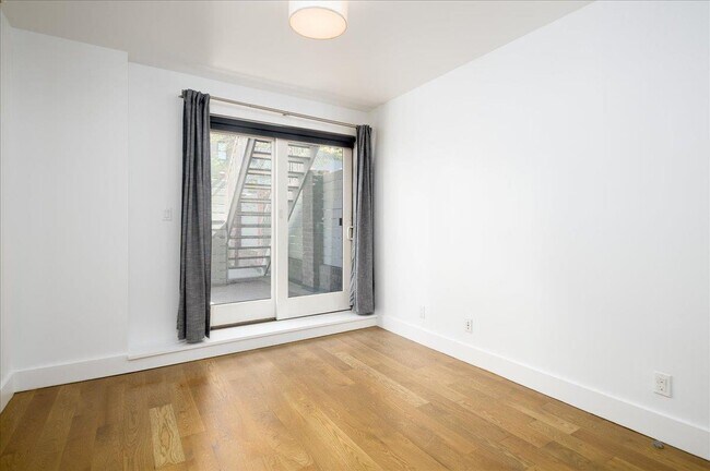 Building Photo - 131 W 122nd St