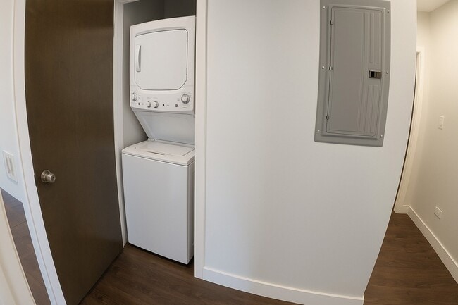 Building Photo - 3301 N Sheffield Ave