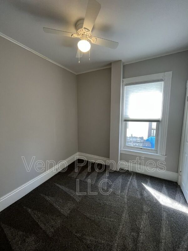 Building Photo - 25 William St