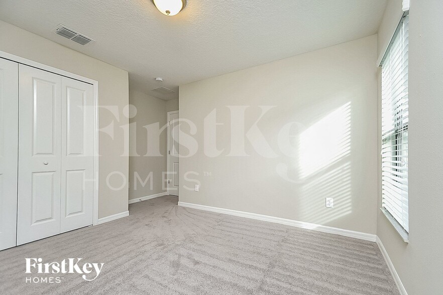 Building Photo - 9725 Sage Creek Dr