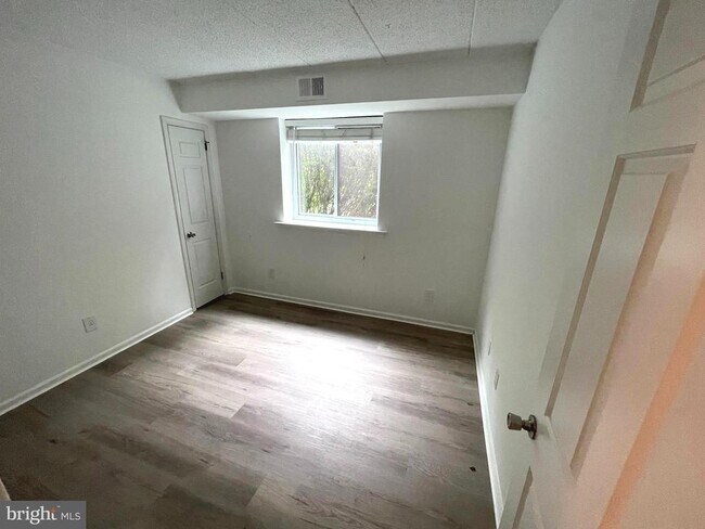 Building Photo - 62 Le Forge Ct