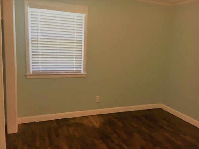 Building Photo - Cottage style brick ranch home, carport, f...