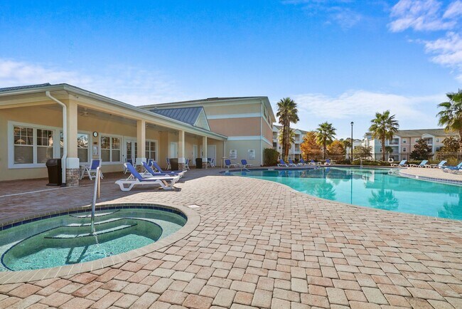 Building Photo - Charming 3-Bed, 2-Bath Condo in Key West-S...