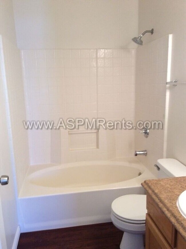 Building Photo - W Jordan Nice 3 Bed 2 Bath Townhome with pool
