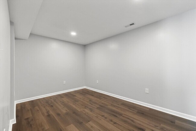 Building Photo - Gorgeous 5 Bed 3.5 Bathroom in Stafford, VA