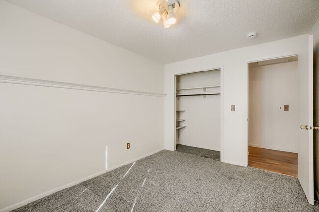 Building Photo - 4298 Sumac Ct
