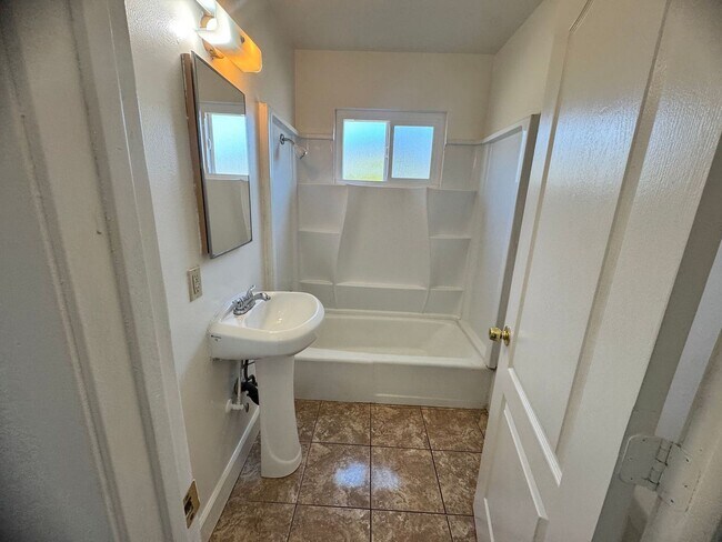Building Photo - 1915 Celeste Ct