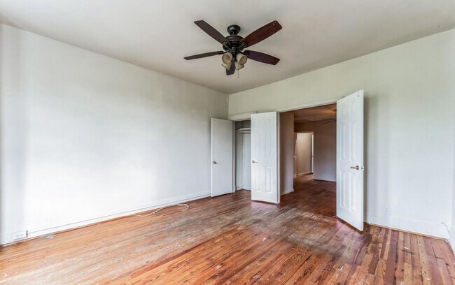 Building Photo - 2934 Clifton Park Terrace