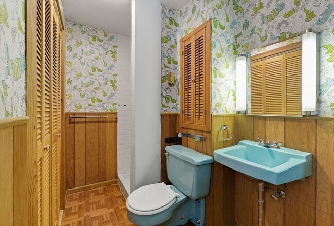 Building Photo - 60 Haines St