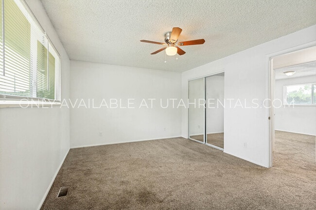 Building Photo - 262 1165 N