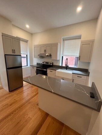 Primary Photo - 41 Saint Botolph St