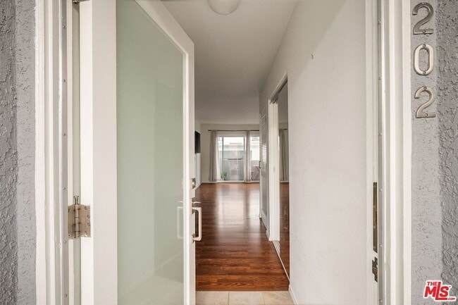 Building Photo - 834 6th St