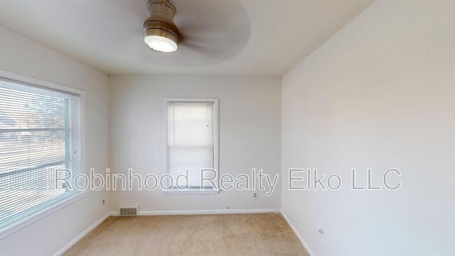 Building Photo - 454 Cedar St