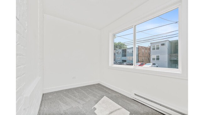 Building Photo - 8914 Lamon Ave