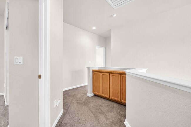 Building Photo - Move-In Ready 4-Bed, 3-Bath Gem in a Covet...