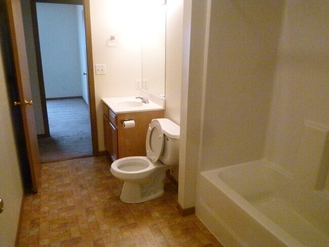 Building Photo - Collet Meadow - 5 Bedroom Family Home - Pets Welcome!*