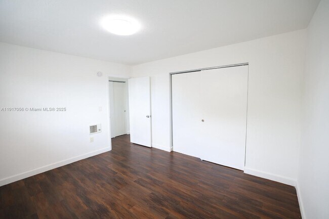 Building Photo - 7200 W 11th Ct