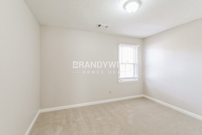 Building Photo - 292 E Valleywood Dr