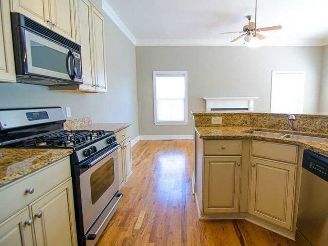 Building Photo - 273 Carlyle Park Dr