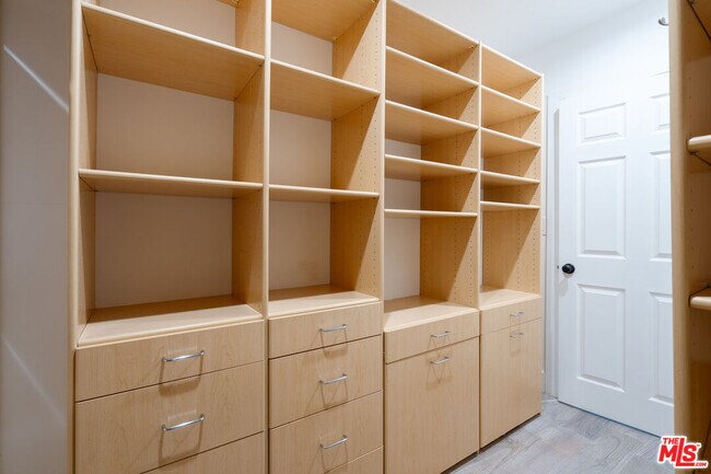 Building Photo - 5026 Medina Rd