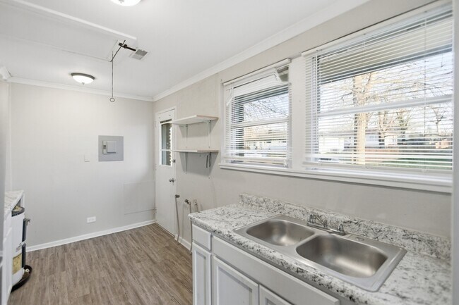 Building Photo - 135 Marshall Cir