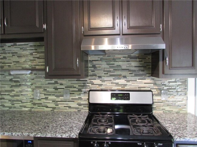 Building Photo - 412 Hickory Walk