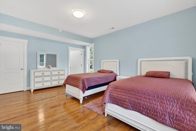 Building Photo - 3925 Ashwood Pl