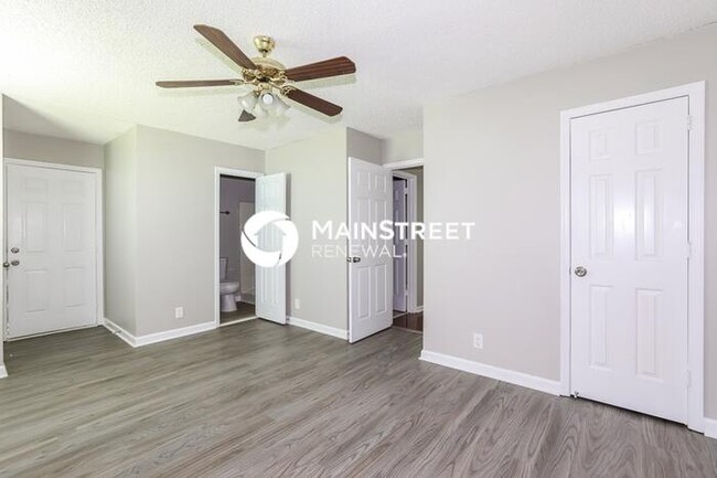 Building Photo - 3 Bedroom Pet-Friendly Home in Nashville, TN with Main Street Renewal