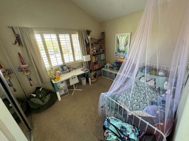 Building Photo - 5 bed 3 bath Gated Community in Union City...