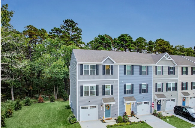 Primary Photo - 1001 Cyprus Ct