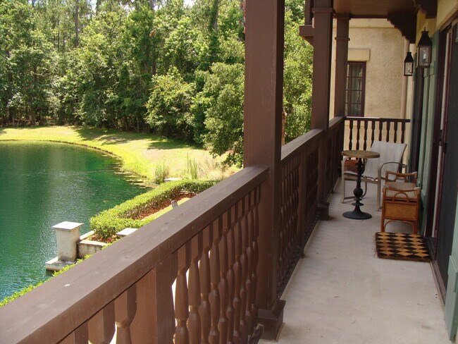 Building Photo - 3 bedroom 2 bath furnished condo